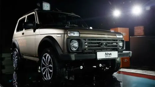 Почему в салоне новой Niva пахнет бензином? В машине за 1,7 млн рублей нашли отверстие