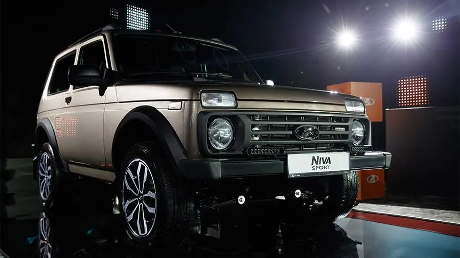 Почему в салоне новой Niva пахнет бензином? В машине за 1,7 млн рублей нашли отверстие