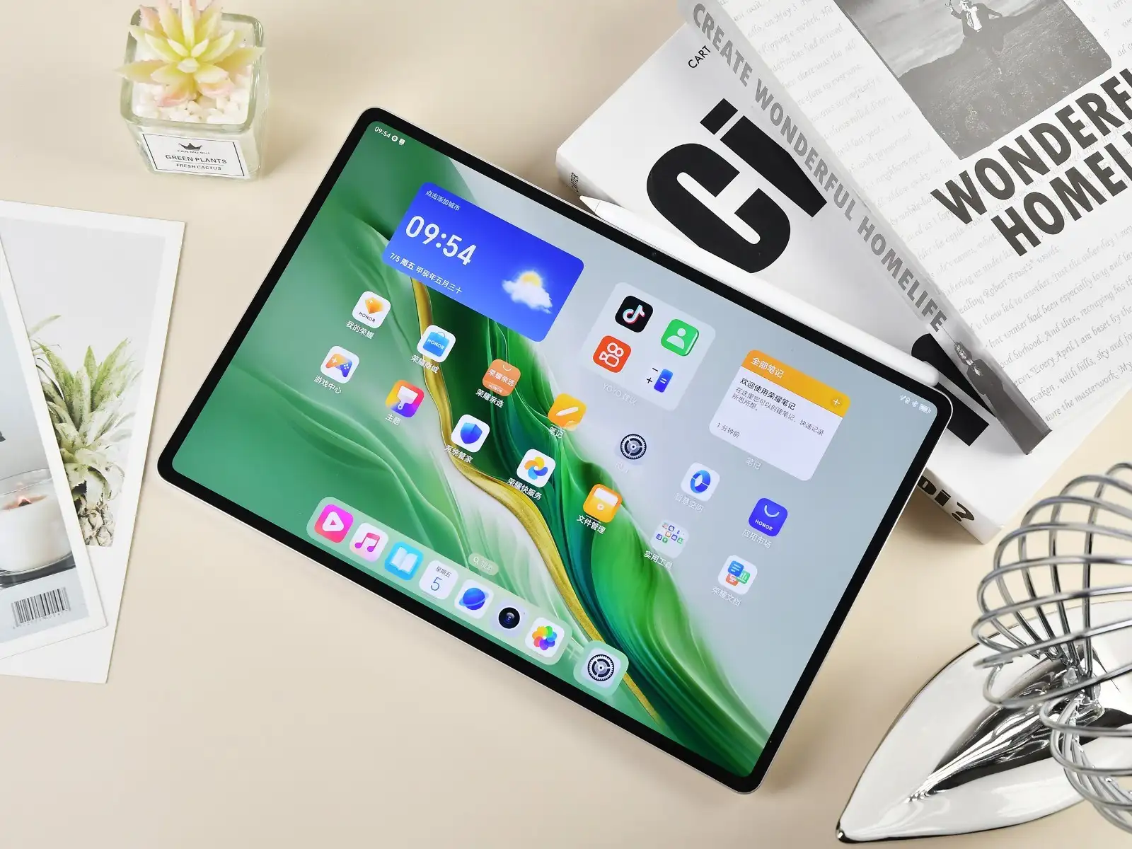 Этот Honor — лучший Android-планшет на рынке. У него шикарный экран, мощный чип и отличная автономность 