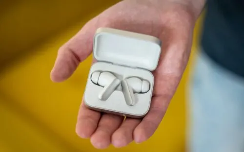 Что выбрать — Realme Buds Air 7 или Xiaomi Redmi Buds 6? Сравниваем лучшие бюджетные наушники