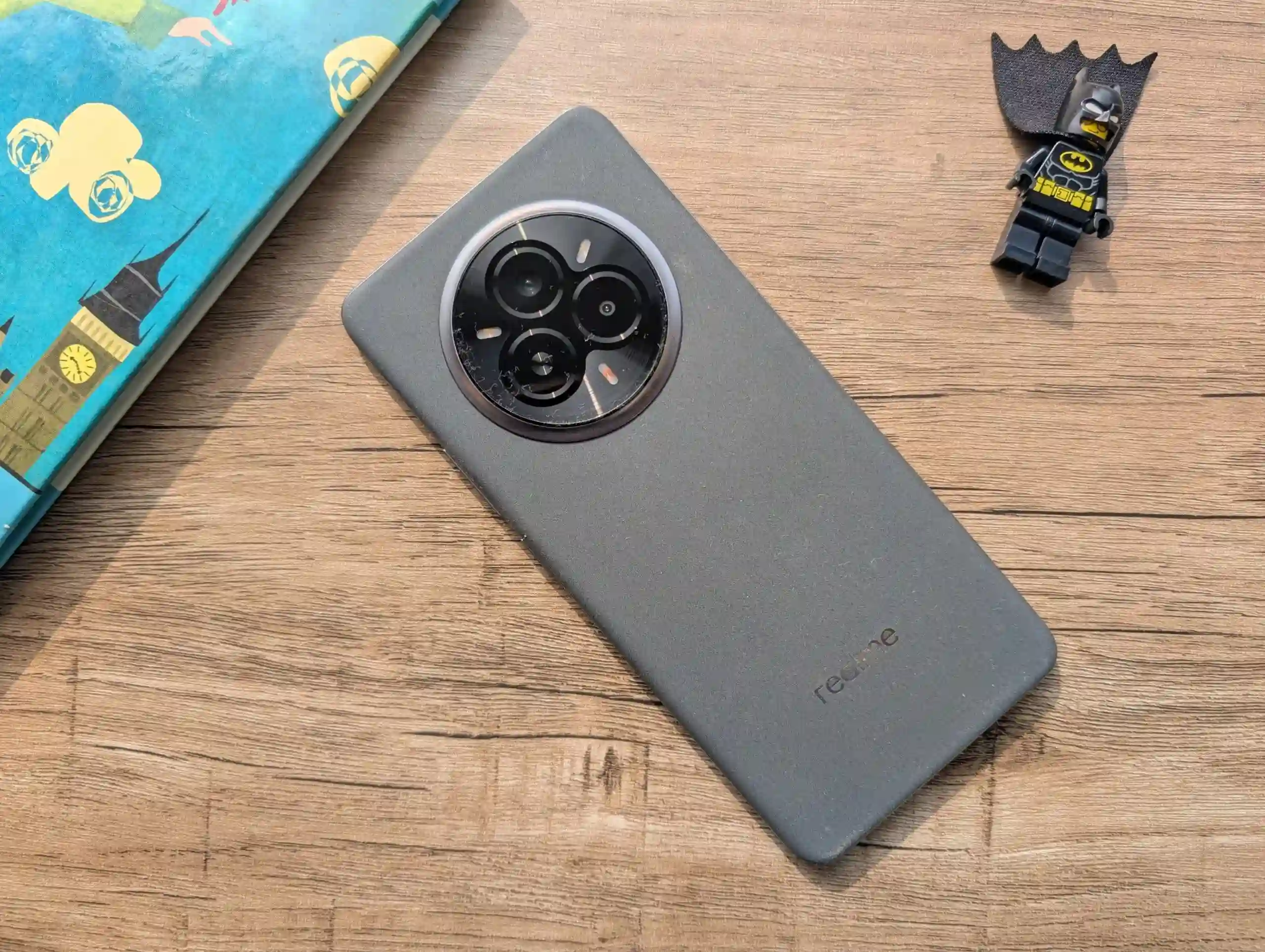 Недооцененный Realme рухнул в цене. У него сверхпрочный корпус и крутое железо