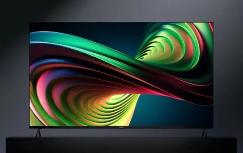 Нашли шикарный телевизор для спальни. У него 144-герцовый экран и суперудобная ОС