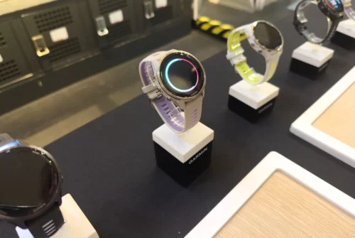 Garmin представила флагманские часы Forerunner. Девайс получил титановый корпус и уникальные фишки для бегунов