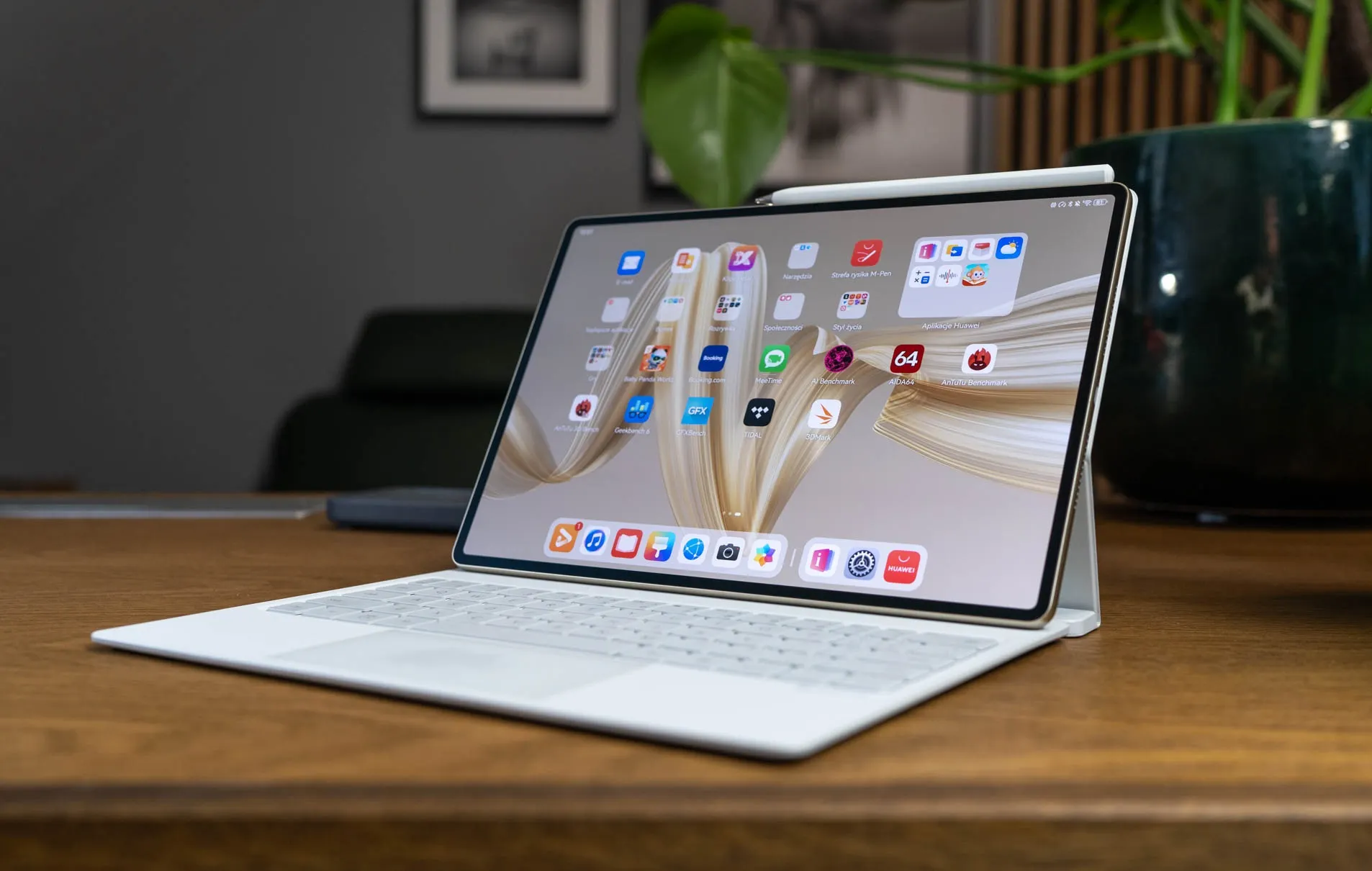 Что лучше — iPad Air M3 или Huawei MatePad Pro 12.2? Выбираем универсальный планшет