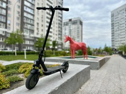 Протестировали электросамокат Acer ES Series 3 Max. Это модель с двумя скоростями и круиз-контролем