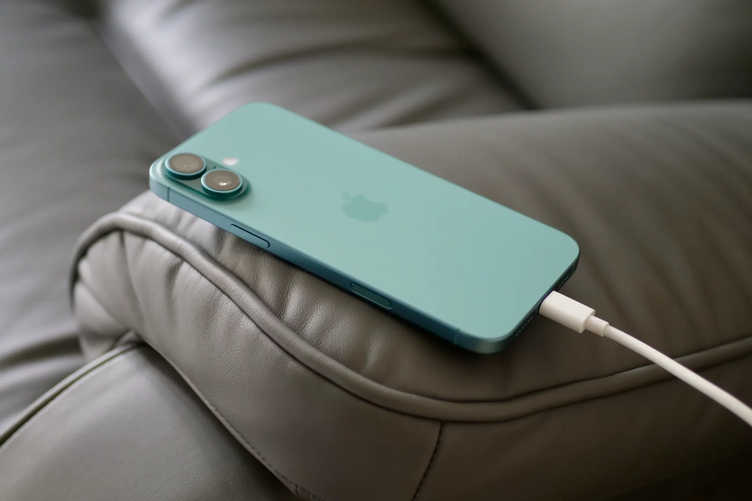iPhone 16 Plus рекордно подешевел. Стоит ли его брать?