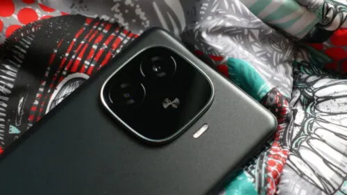 Об этом смартфоне все забыли, а зря. Он уничтожает конкурентов от Xiaomi и Realme 