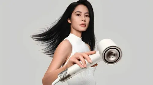 Xiaomi изящно скопировала фен Dyson. В него встроен датчик от смартфона