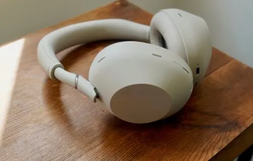 В чем отличия между Sony WH-1000XM6 и AirPods Max? Оказывается, девайс Apple не так уж плох