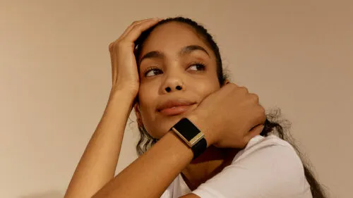 Вышел фитнес-браслет Whoop 5.0. Он бесплатный и без экрана, но всё равно очень дорогой