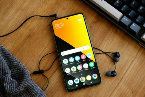 5 недорогих, но крутых смартфонов. От бестселлера Tecno до нового Samsung Galaxy