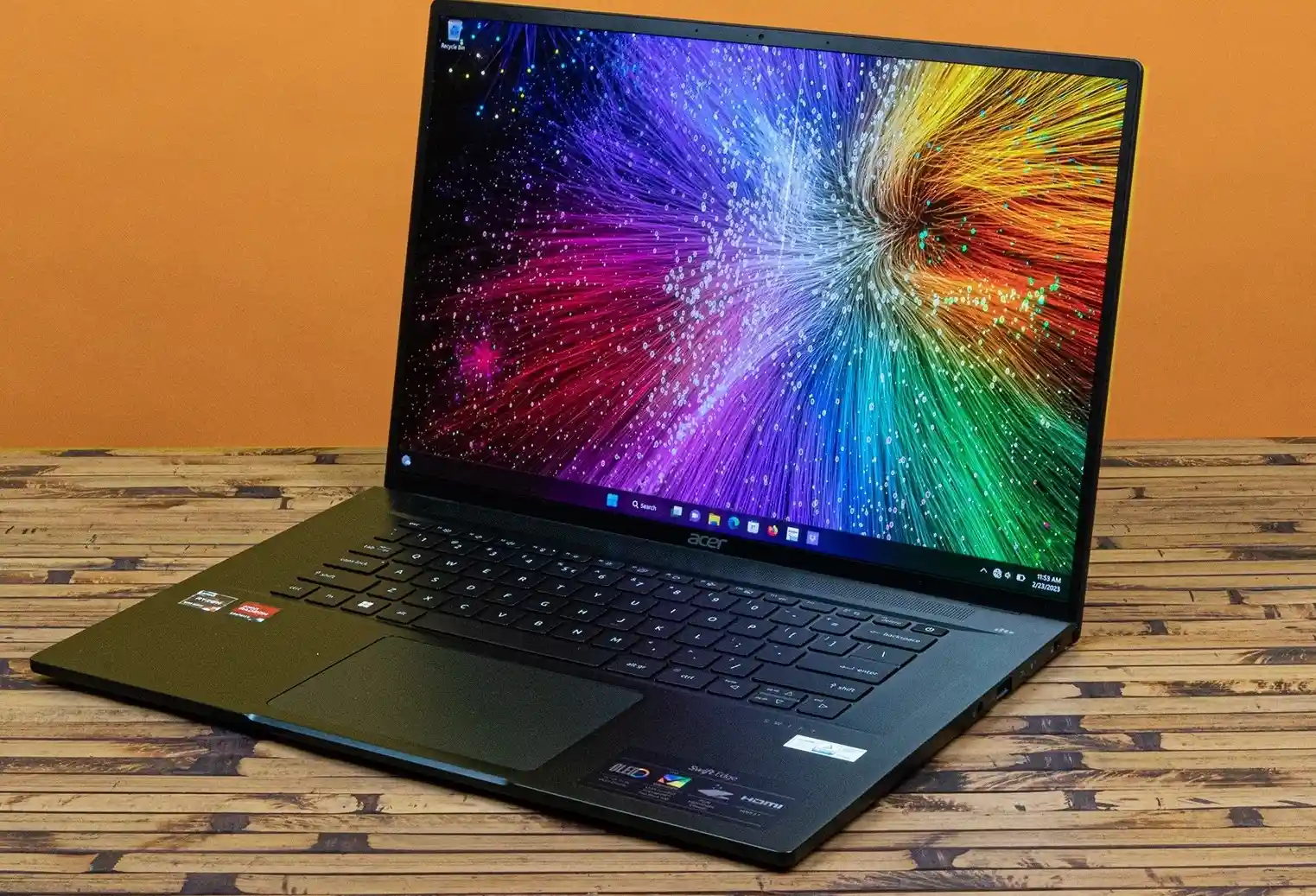 5 крутых ноутбуков с самыми яркими OLED-экранами. От ультрабука Infinix до необычного Honor