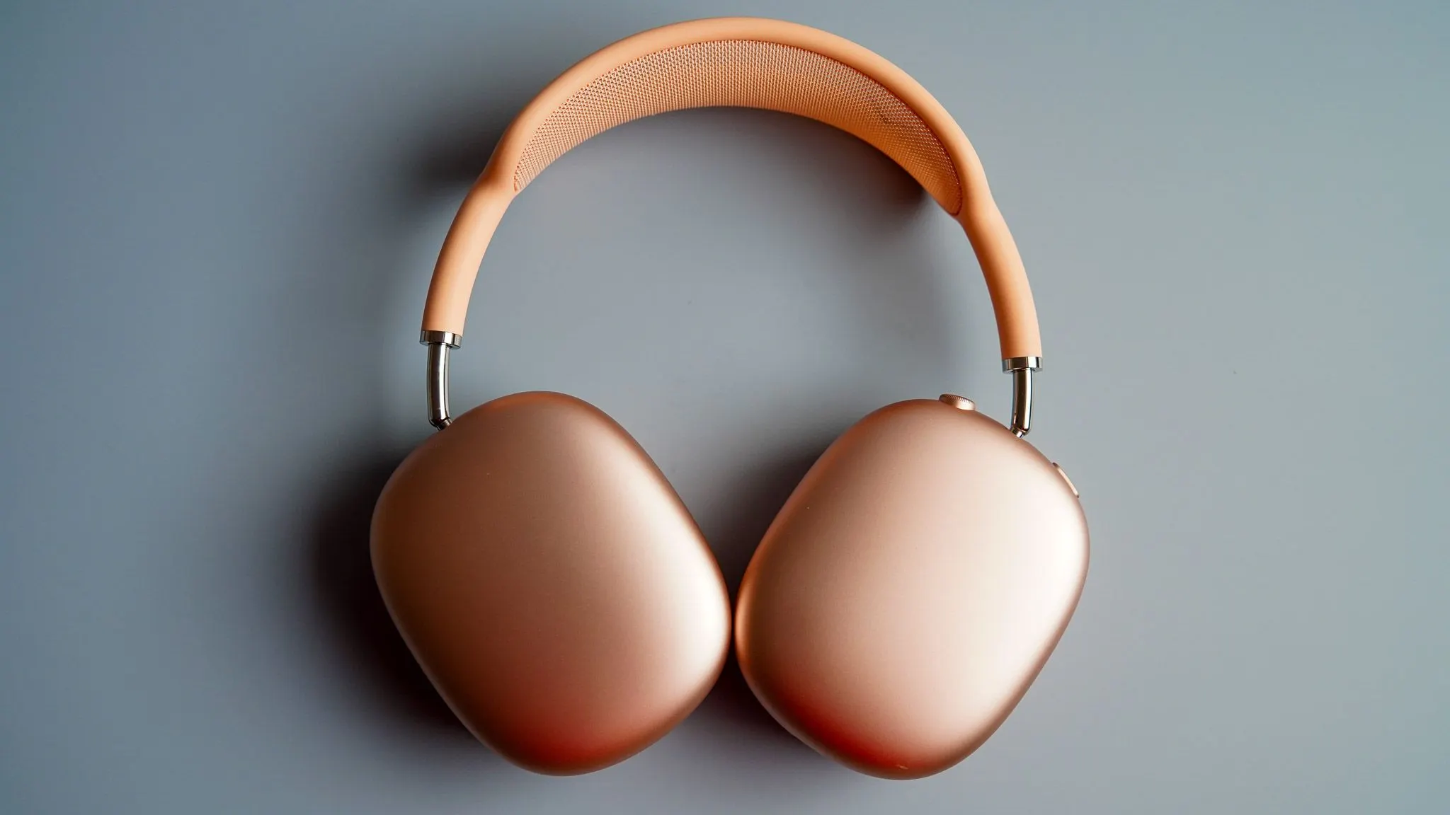 Самое время брать AirPods Max. Мощные наушники Apple окончательно обесценились в России