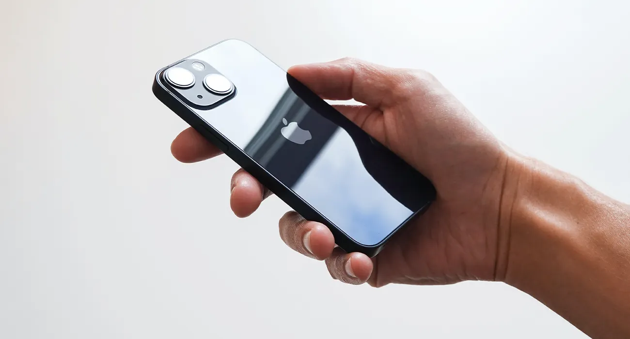 Это самый дешевый iPhone, который можно брать в 2025 году