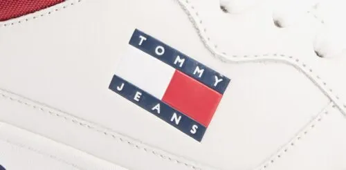 Обувь от Tommy Hilfiger обесценилась на Яндекс Маркете. 3 модели с безумными скидками