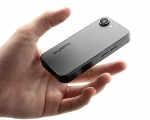 В Китае презентовали очень маленький смартфон. Он размером с iPhone 5