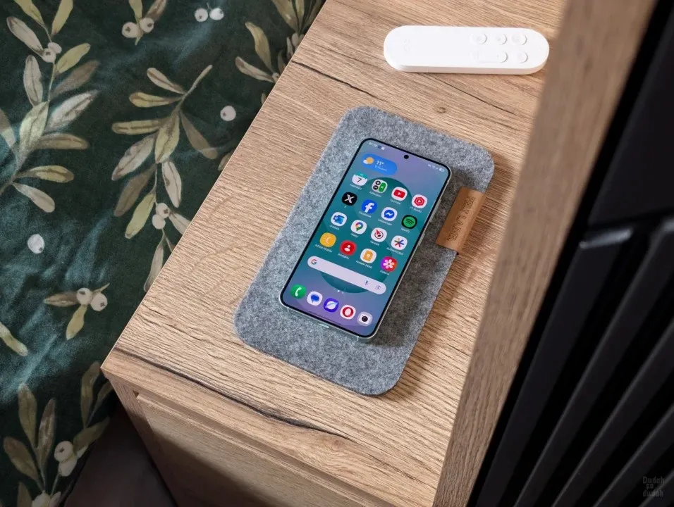 Лучший компакт Samsung Galaxy окончательно подешевел. Теперь его можно брать не глядя