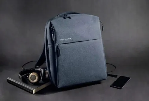 Удобный и вместительный рюкзак Xiaomi отдают за бесценок. Он идеально подходит для прогулок по городу и путешествий