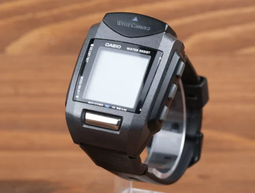 Это первые умные часы Casio. Они в чем-то были лучше Apple Watch