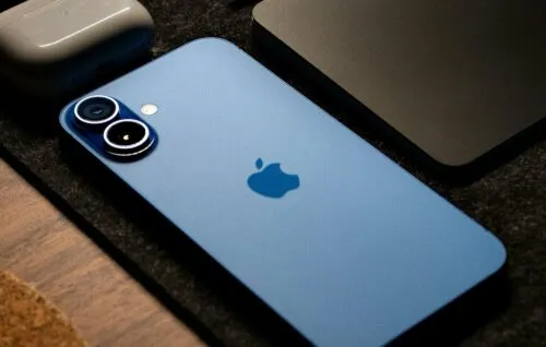 Плюсы и минусы iPhone 16e в реальной жизни. Это самый красивый смартфон Apple