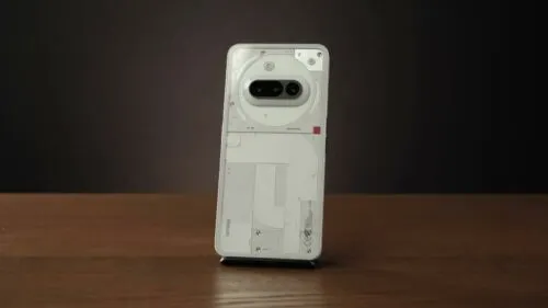 Сбалансированный Nothing подешевел на Маркете. У него уникальный дизайн и крутые камеры