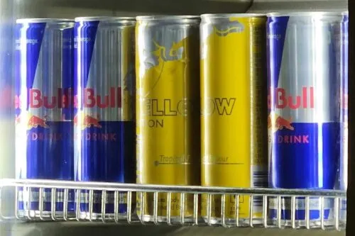 Энергетики вернутся в вендинговые автоматы. Теперь на покупку уйдет не больше 4 секунд