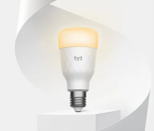 Срочно хватаем умную лампочку Xiaomi за гроши. Она работает через Алису и совсем не накручивает показания счётчика