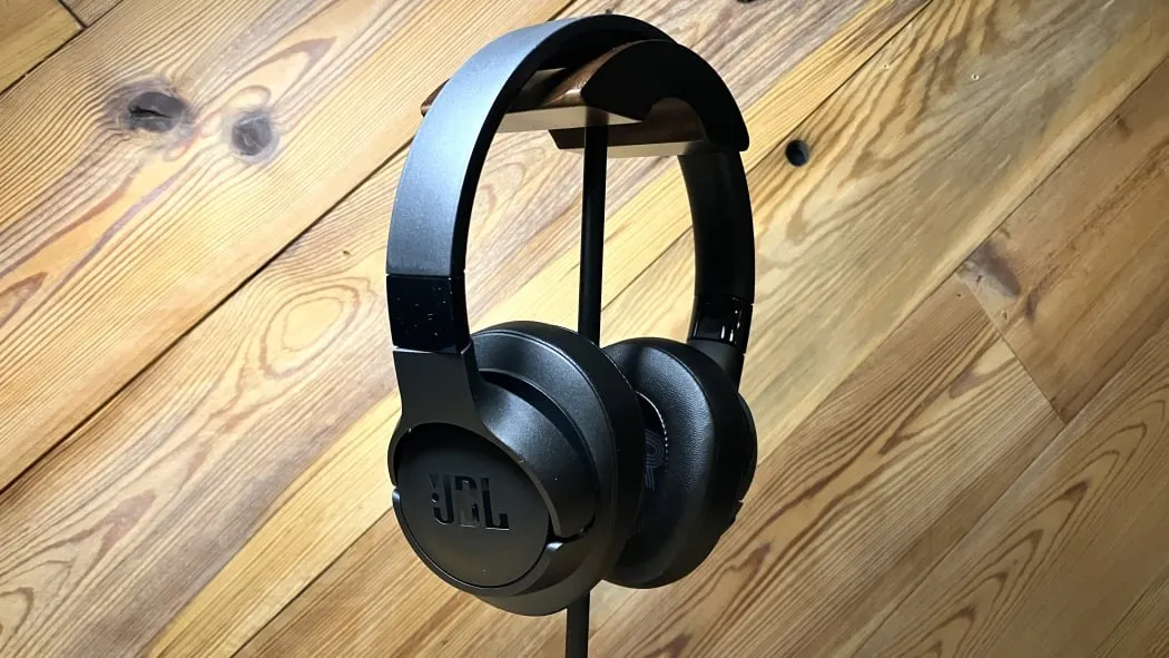 3 лучшие модели полноразмерных наушников до 10 тысяч рублей. От хита JBL до премиальных Anker