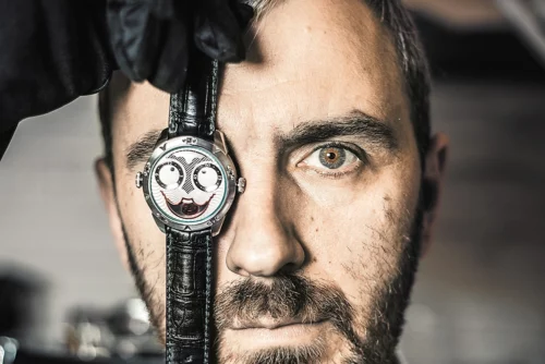 Для Huawei Watch 5 вышли уникальные циферблаты. Это набор специально для пользователей из России