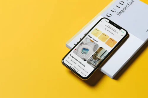 В бывшем Макдоналдсе появились официанты. Но всего на месяц и с кучей условий