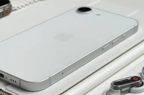 Блогер поменял флагманский айфон на iPhone 16e. У него есть 3 уникальные фишки