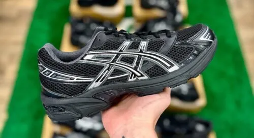 Кроссовки из Японии обесценились на Яндекс Маркете. Но скидки не вечные