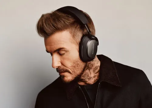Эксперты назвали лучшие полноразмерные наушники. Есть варианты с шикарным звуком и мегаудобные модели для путешествий