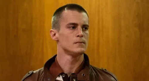 Смешная теория о «Фишере». Этот сериал связан с «Аутсорсом»?