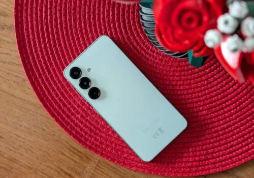 Главный компакт Samsung Galaxy обесценился на Маркете. Так дешево он еще не стоил 