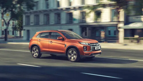 Надежный кроссовер Mitsubishi стоит дешевле китайцев. Есть даже версия с полным приводом