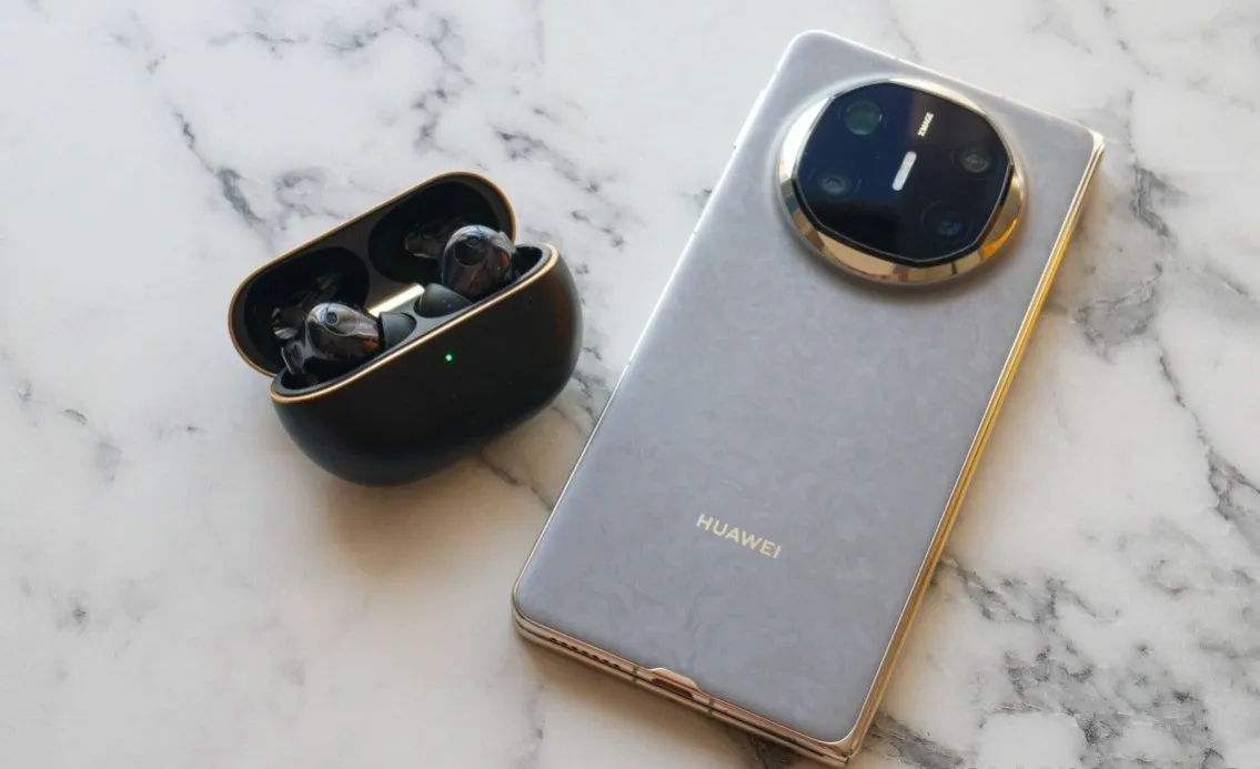 «Звук просто потрясающий». Флагманские наушники Huawei подешевели на Маркете 