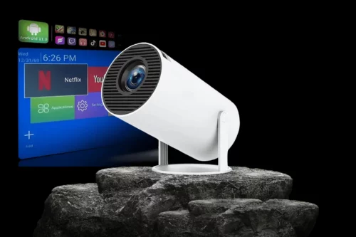 Нашли на Маркете крохотный 4К-проектор. Это бюджетный вариант для просмотра сериалов и футбола