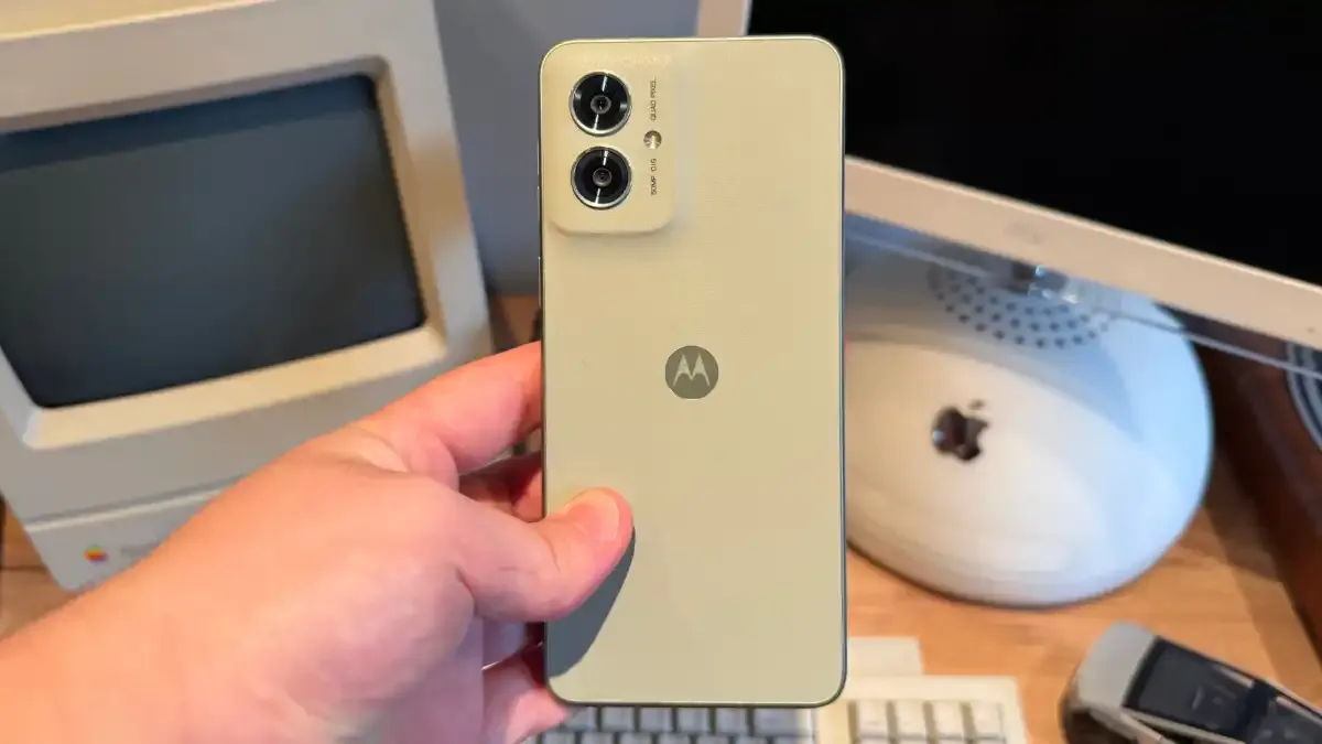Этот неизвестный смартфон Motorola — лучший до 12 тысяч. Здесь чистый Android и 50-мегапиксельная камера с оптической стабилизацией