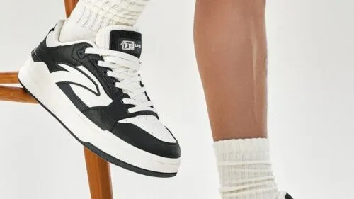 Кроссовки от популярного китайского бренда подешевели на Яндекс Маркете. Это замена Nike и adidas