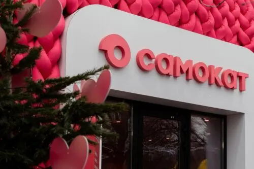 «Самокат» открыл совместные пункты выдачи заказов. За самовывоз теперь дают скидку