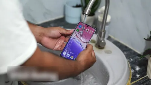 Об этом смартфоне мало кто знает, а зря. У него сверхпрочный корпус и крутое железо