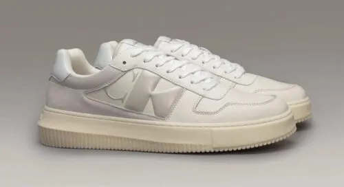 Кроссовки от Calvin Klein получили сочные скидки на Яндекс Маркете. Теперь цены не бьют по кошельку