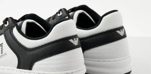 Премиальные кроссовки от Armani получили мощные скидки. Теперь их может купить каждый