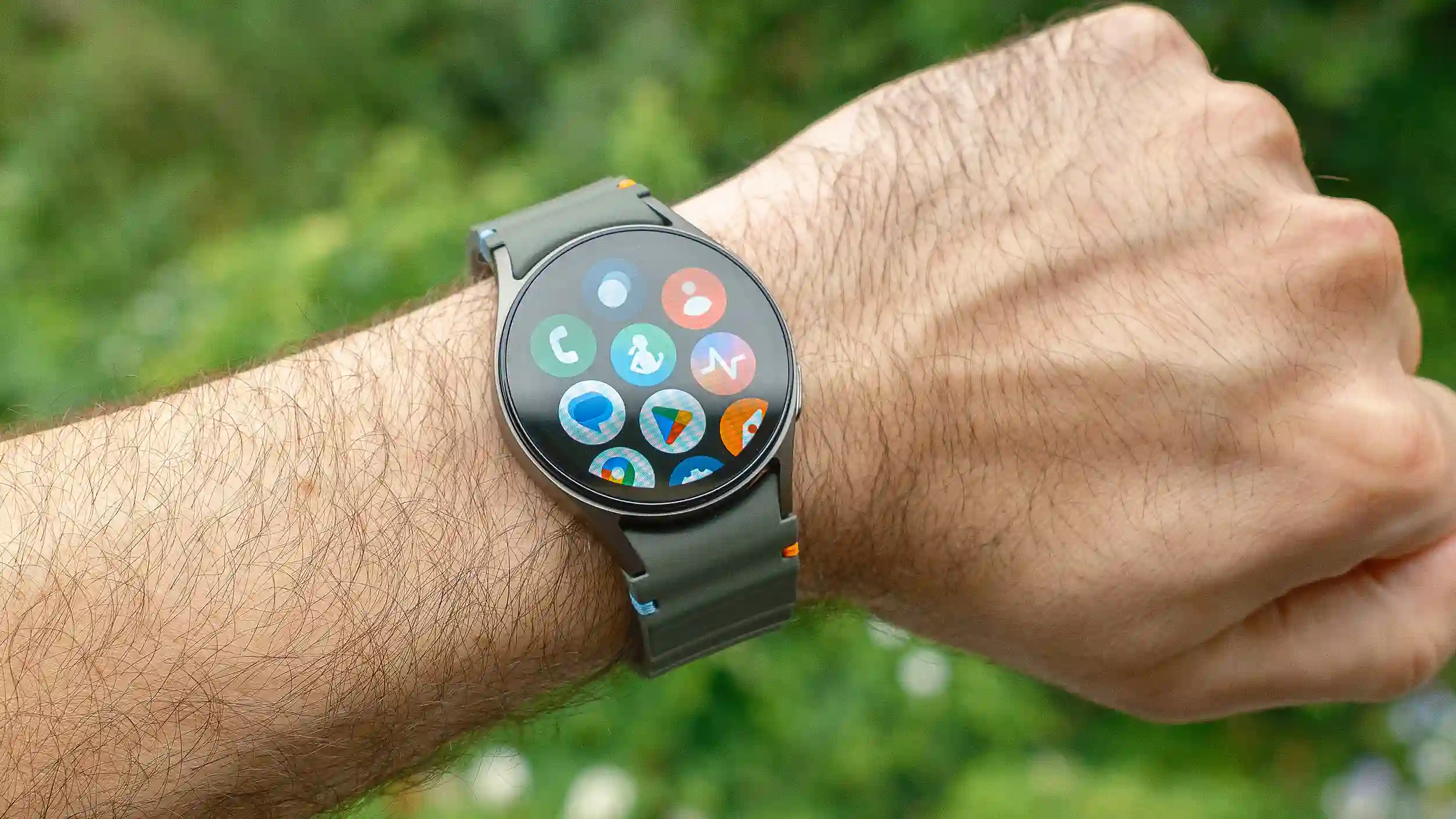 Самое время брать Samsung Galaxy Watch 7. Хитовые смарт-часы сливают за бесценок