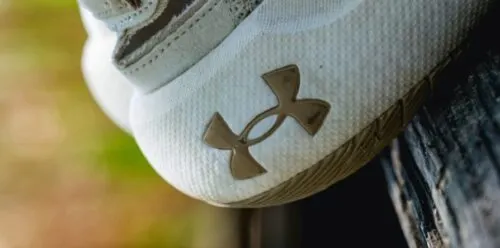 Эти американские кроссовки превосходят Nike и adidas. На Яндекс Маркете их отдают с бешеными скидками