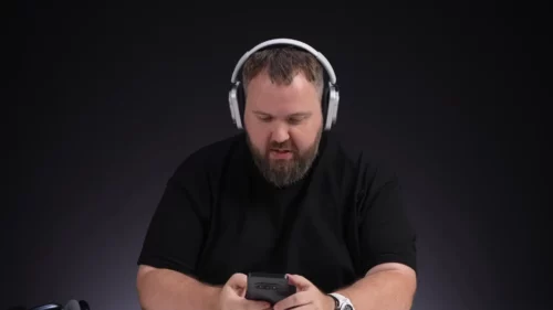 Wylsacom похвалил наушники Nothing. У девайса необычный дизайн и крутой для их прайса звук