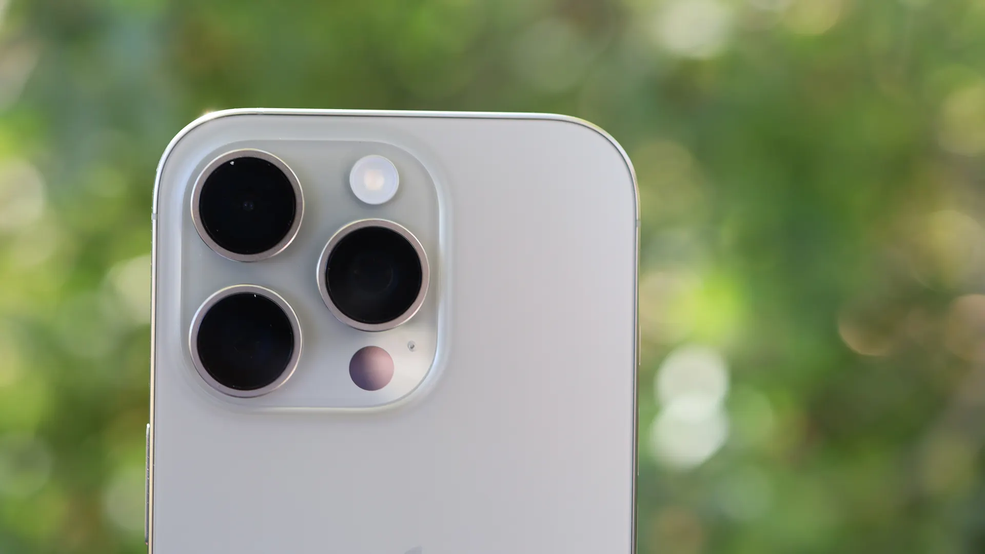 Пора брать iPhone 16 Pro. Компактный флагман подешевел до исторически низкого ценника