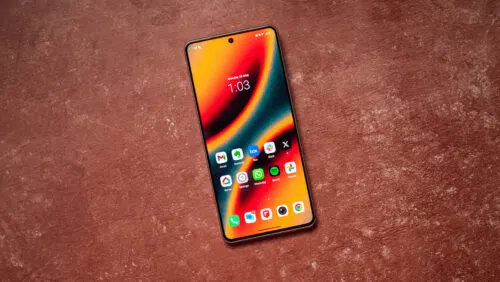 Об этом смартфоне мало кто знает, а зря. Он рвет конкурентов от Xiaomi и Realme 