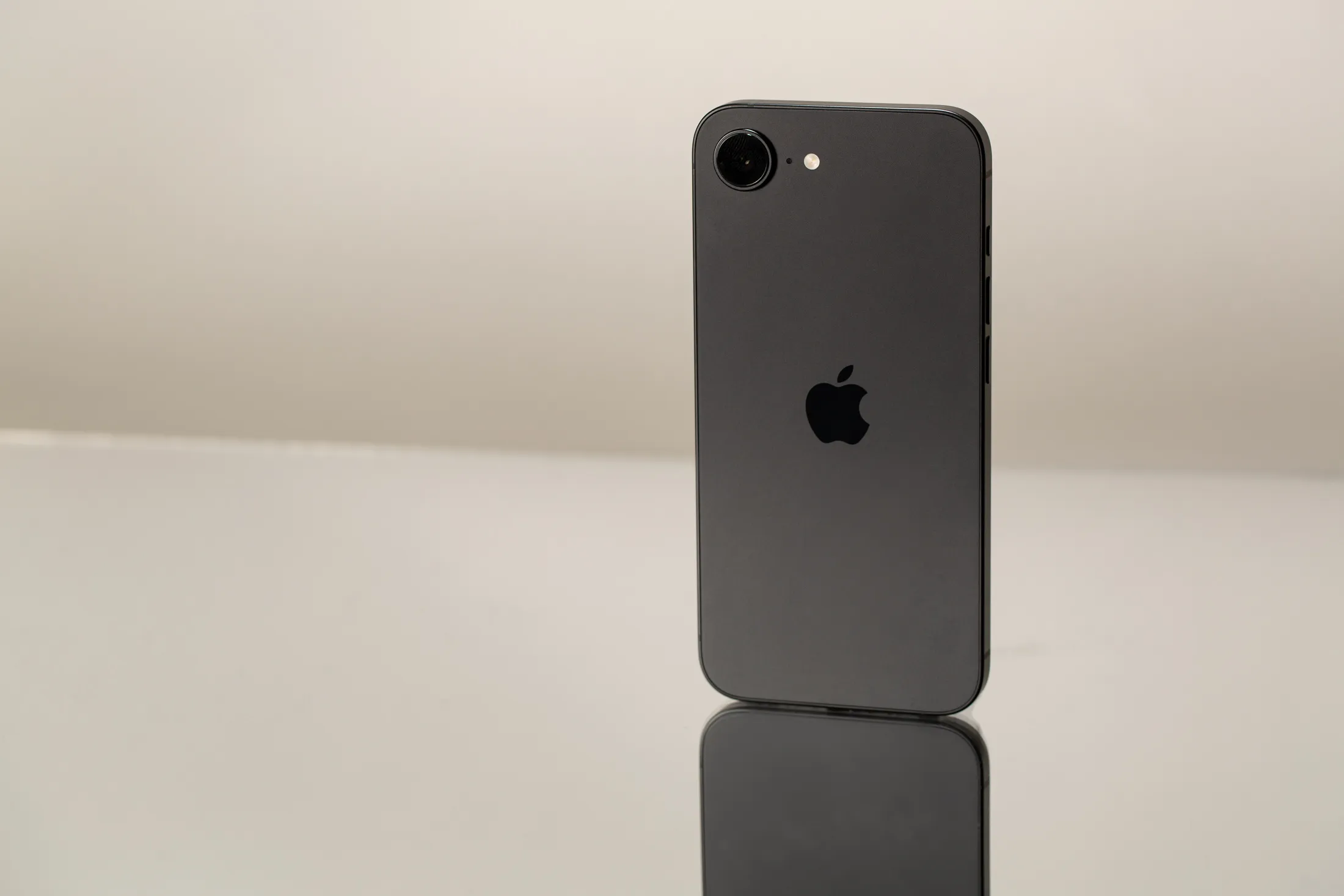 Только один iPhone подешевел в августе. Вот модели, которые выгодно брать сейчас